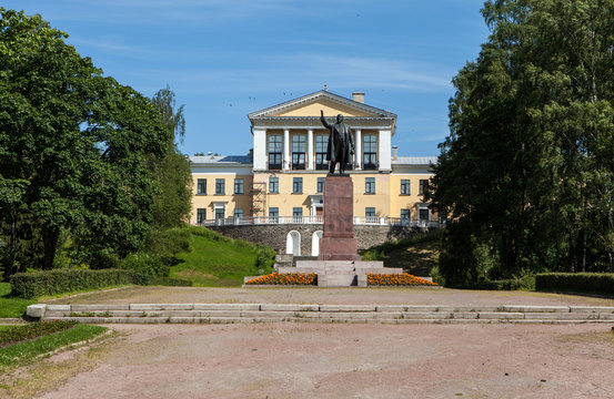 Zelenogorsk. Russia. Monument to Lenin.