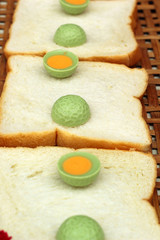 Sliced ​​bread with chocolate green