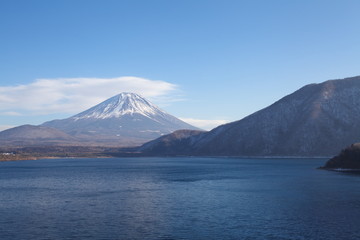 Fototapeta premium Mountain fuji at motosu lake