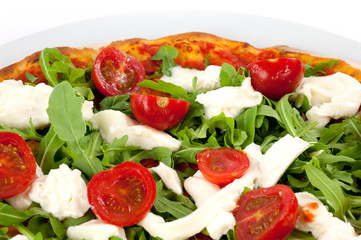 ricca pizza al pomodoro e rucola