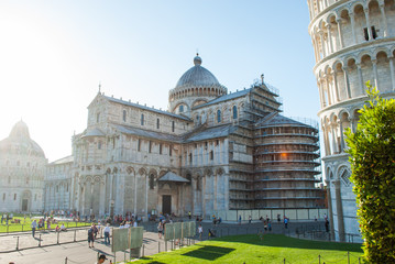 Fototapeta na wymiar Torre pendente e Duomo di Pisa, cattedrale