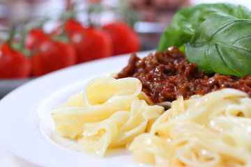 pasta bolognese with basil