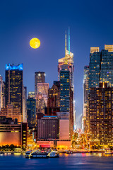 Super Moon rise above the midtwon Manhattan skyscrapers