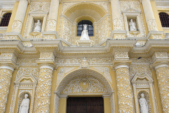 Fachada de iglesia de la merced en Antigua Guatemala