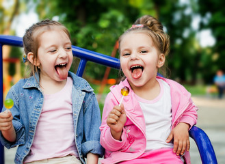 children with lollipops © kolinko_tanya