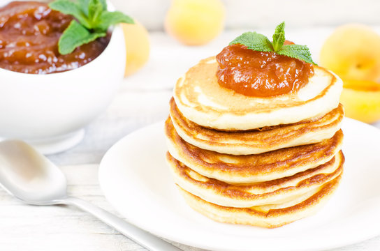 pancakes with apricot jam