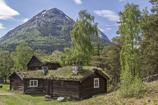 Holzh&auml;user im Beverdalen bei Lom