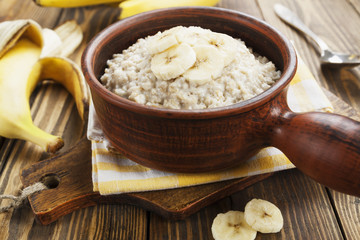 Oatmeal with bananas