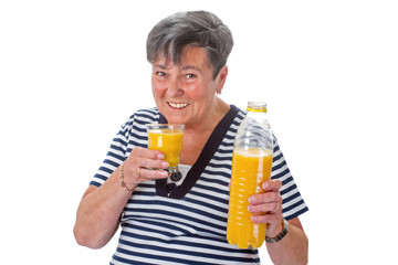 Alte Frau mit Orangensaft