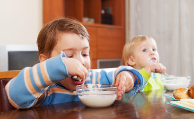 children eating dairy breakfast