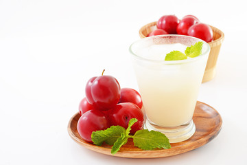 プラムとジュース