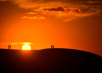 鳥取砂丘に沈む夕陽