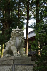 吽形の狛犬