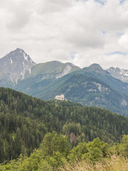 Fototapeta na wymiar Scuol, Tarasp, Bergdorf, Alpen, Engadin, Sommer, Schweiz