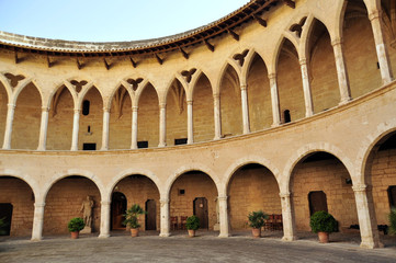 Fototapeta na wymiar Patio circular del castillo de Bellver. Palma de Mallorca