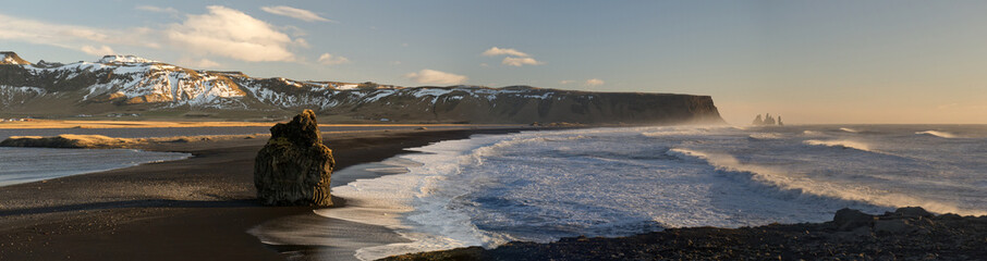 Zwart strand van Dyrholaey, Vik, IJsland