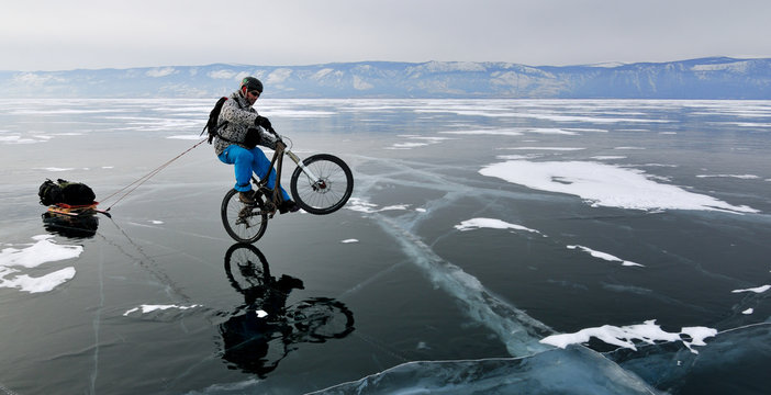Bicycle tourist on the frozen lake