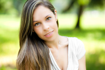 Naklejka premium Gorgeous woman at the park