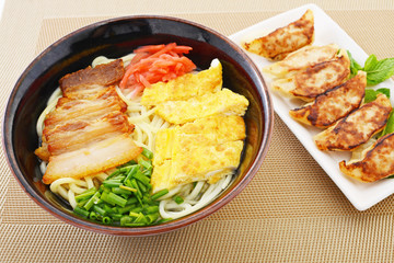 沖縄料理の沖縄そば