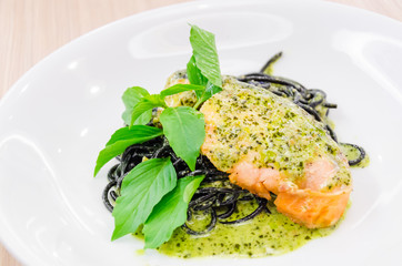 Salmon pasta spagetti