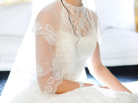 Bride's Lace Wedding Dress