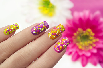 Цветочно точечный маникюр.