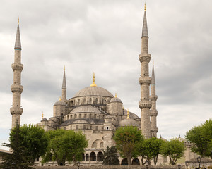 Fototapeta na wymiar Blue Mosque (Sultanahmet Camii) in Istanbul, Turkey