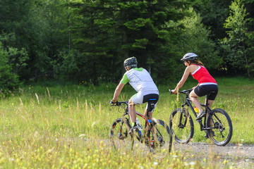 Obraz premium Zwei Mountainbiker