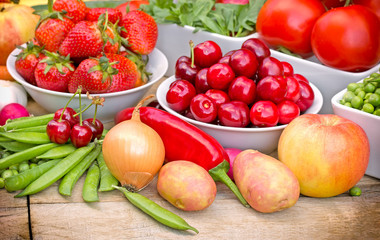 Fototapeta na wymiar Organic fruits and vegetable