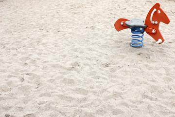 Einsamer Spielplatz mit Wipptier © Marie Maerz