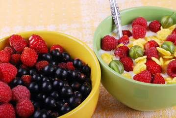 A healthy breakfast of flakes and berries