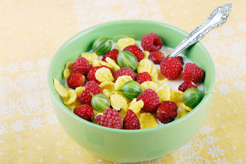 flakes with fresh berries