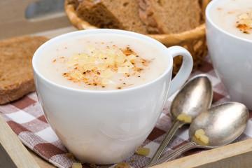Delicious cream soup of cauliflower with cheese and pepper