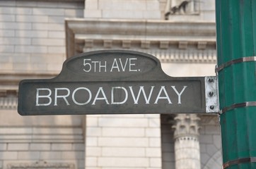 Naklejka premium Broadway sign