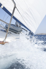Segelyacht in Fahrt