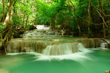 Fototapeta na wymiar Huay Mae Kamin Waterfall