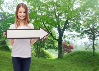Fototapeta premium smiling girl with blank arrow pointing right