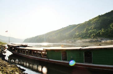 mekong trip by longtailboat
