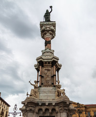 pamplona monument