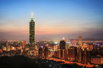 Fototapeta premium Taipei, Taiwan evening skyline.