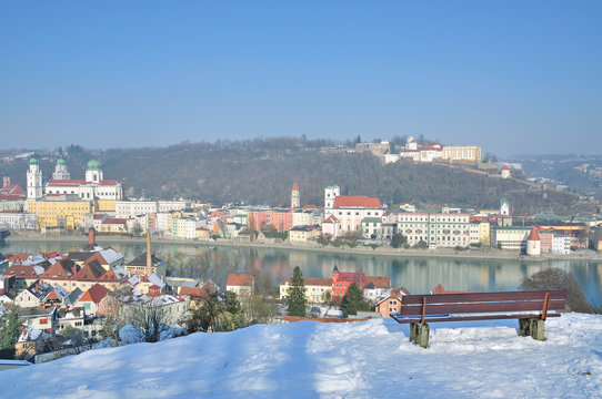 Blick über das winterliche Passau im Bayerischen Wald