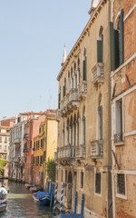 Fototapeta na wymiar Venedig, historische Altstadt, Altstadthäuser, Kanal, Italien
