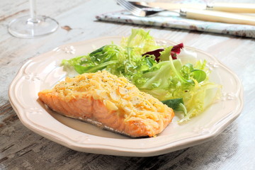 Baked salmon with almond and cheese crust