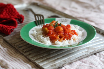 рис с соусом, помидор, томат