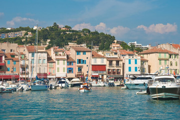 Fototapeta na wymiar The town of Cassis in the French Riviera