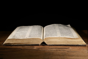 Obraz premium Old book on table on black background