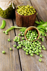 Fresh  and canned peas in bowl and glass jar