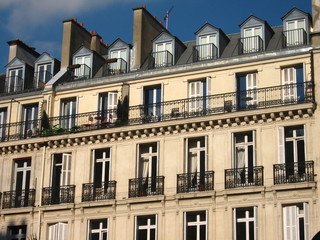 Fototapeta na wymiar Immeuble de standing parisien