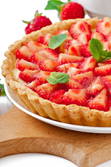 Strawberry tart with custard