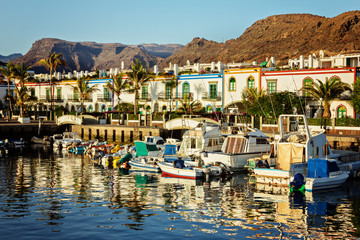 Hafen und Felsen von Puerto Mogan – Gran Canaria - obrazy, fototapety, plakaty